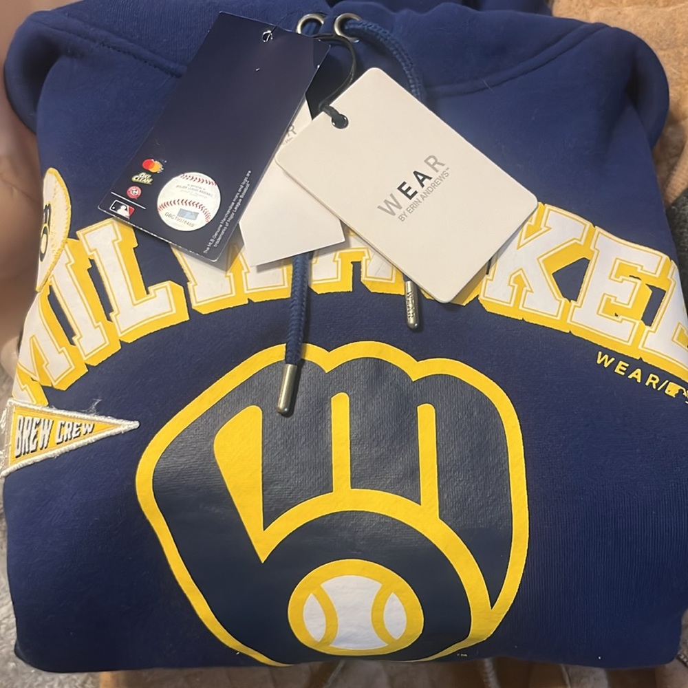 BNWT Milwaukee Brewers Erin Andrews Hoodie | size large
